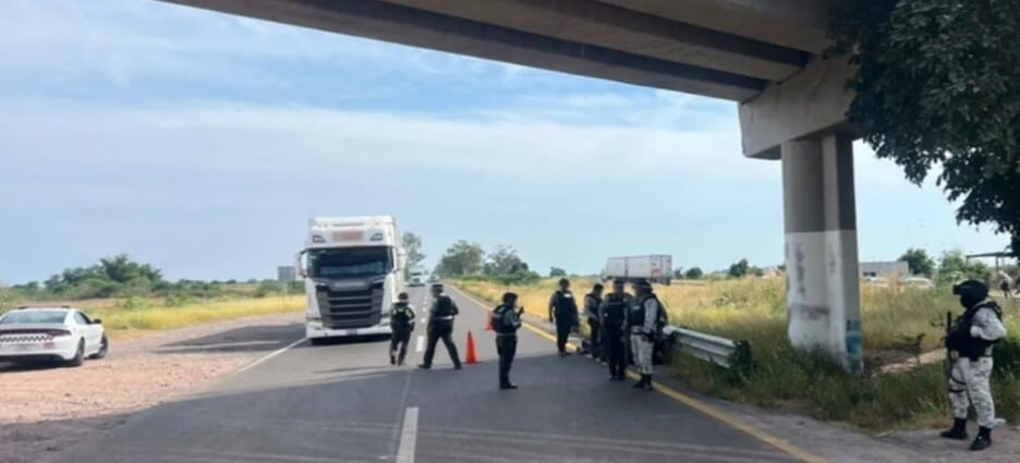 Detienen a 13 personas y aseguran 11 armas en la carretera Mazatlán-Culiacán