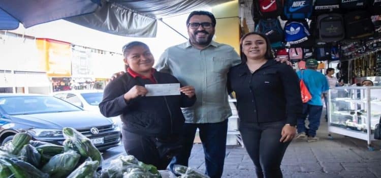 Entregan apoyos económicos a comerciantes del Centro de Culiacán