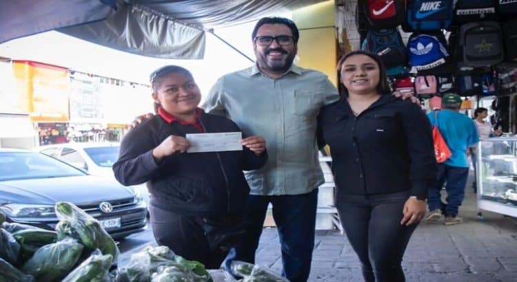 Entregan apoyos económicos a comerciantes del Centro de Culiacán