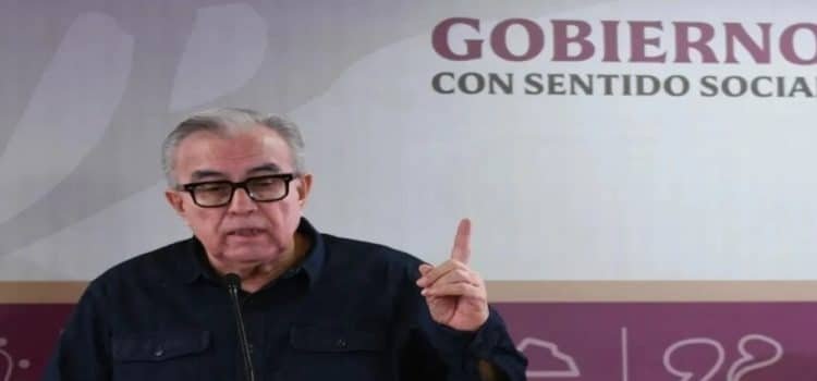 Rocha Moya entrega apoyos a músicos de Culiacán y Navolato