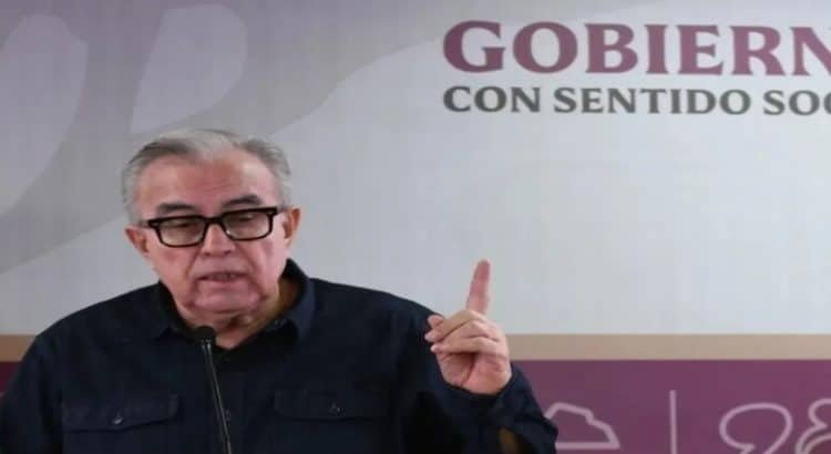Rocha Moya entrega apoyos a músicos de Culiacán y Navolato