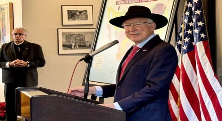 Ken Salazar reconoce operativos contra la violencia en Sinaloa