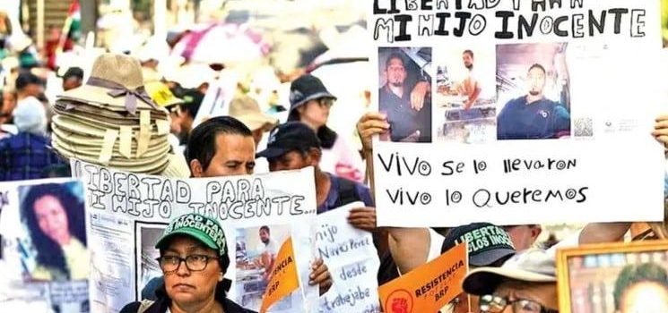 Salvadoreños exigen a Bukele liberar a inocentes Salvadoreños exigen a Bukele liberar a inocentes