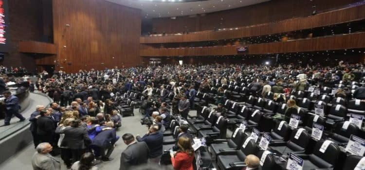 Piden renuncia de Rubén Rocha en apertura del nuevo período de sesiones del Congreso de la Unión Piden renuncia de Rubén Rocha en apertura del nuevo período de sesiones del Congreso de la Unión