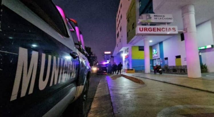 Sujetos irrumpen en clínica y atacan a paciente en Culiacán