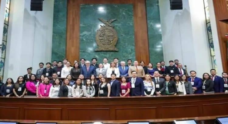 Inicia Parlamento Juvenil en Sinaloa