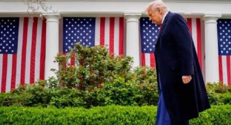 Se hunde la popularidad de Trump