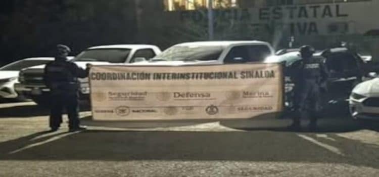 Aseguran seis vehículos, armas y equipo táctico en operativo