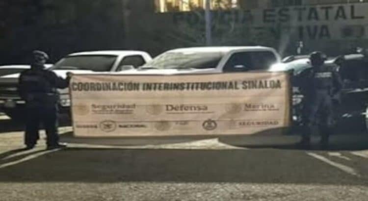 Aseguran seis vehículos, armas y equipo táctico en operativo