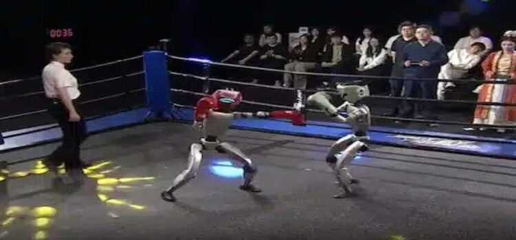 China celebra el primer combate de kickboxing entre robots humanoides del mundo