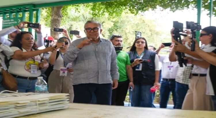 Rocha Moya no puede emitir su voto por atraso en instalación de casilla