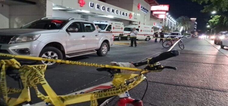 Dos hermanos llegan golpeados en una camioneta a Cruz Roja