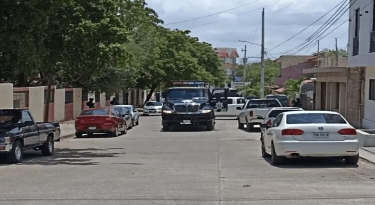 Localizan camioneta robada con ponchallantas y cargadores