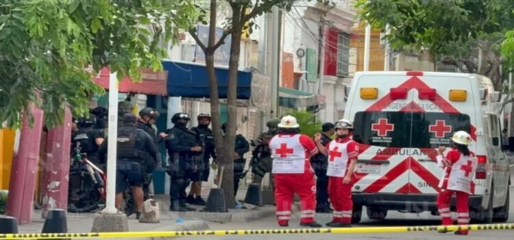 Balaean a payaso en pleno Centro de Culiacán