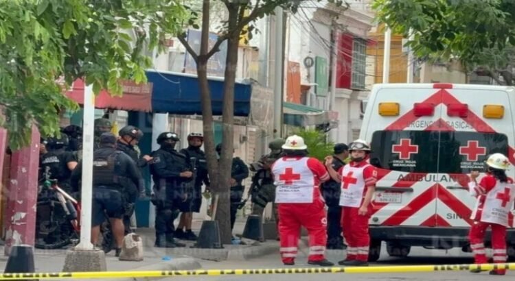Balaean a payaso en pleno Centro de Culiacán