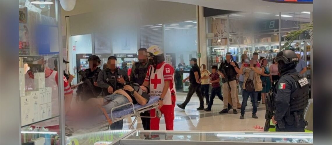 Balacera deja tres heridos en plaza de Culiacán