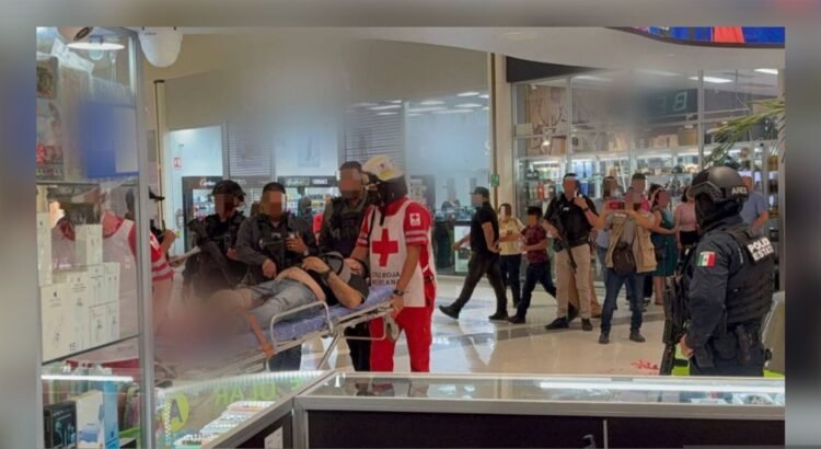 Balacera deja tres heridos en plaza de Culiacán