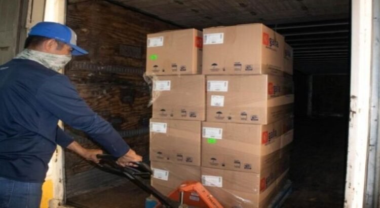 Arriban tráileres cargados de medicamentos a Sinaloa