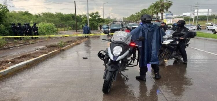 Hombres armados atacan a policías; hay un muerto