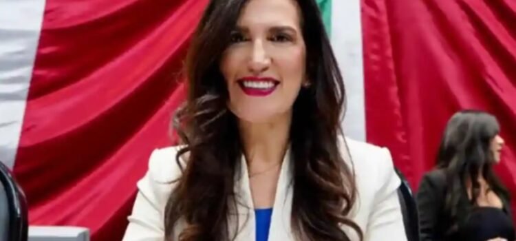 Asume Kenia López Rabadán la presidencia de la Mesa Directiva de la Cámara de Diputados Asume Kenia López Rabadán la presidencia de la Mesa Directiva de la Cámara de Diputados