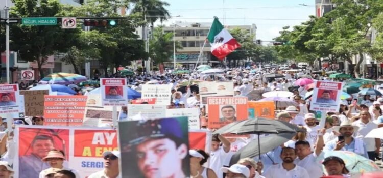 Ciudadanos marchan contra la violencia en Sinaloa