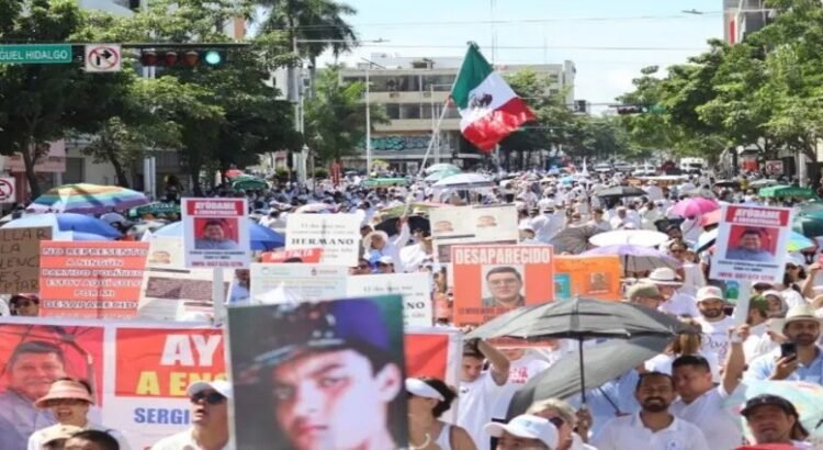Ciudadanos marchan contra la violencia en Sinaloa