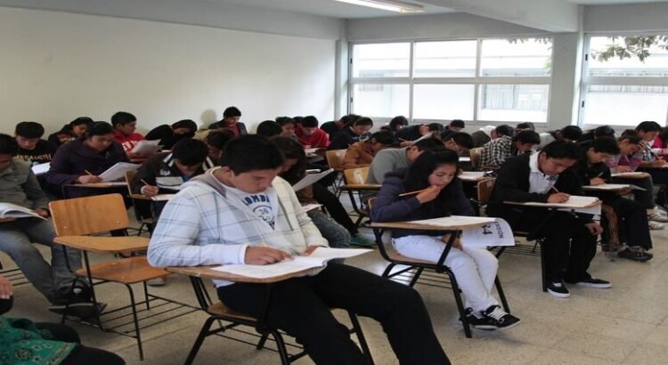 Disminuye en Sinaloa la deserción en preparatorias