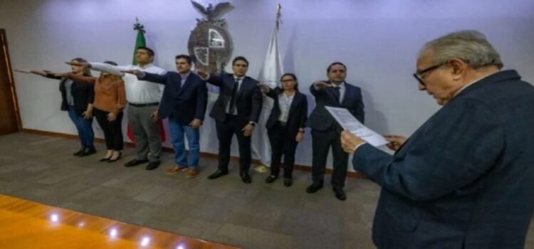 Gobernador de Sinaloa toma protesta a siete nuevos funcionarios