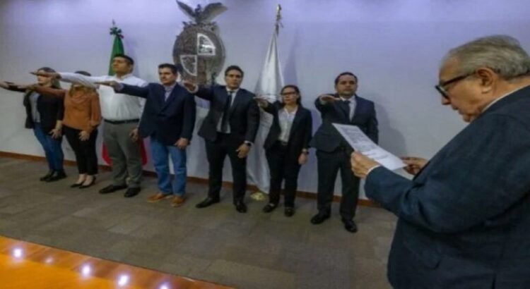 Gobernador de Sinaloa toma protesta a siete nuevos funcionarios