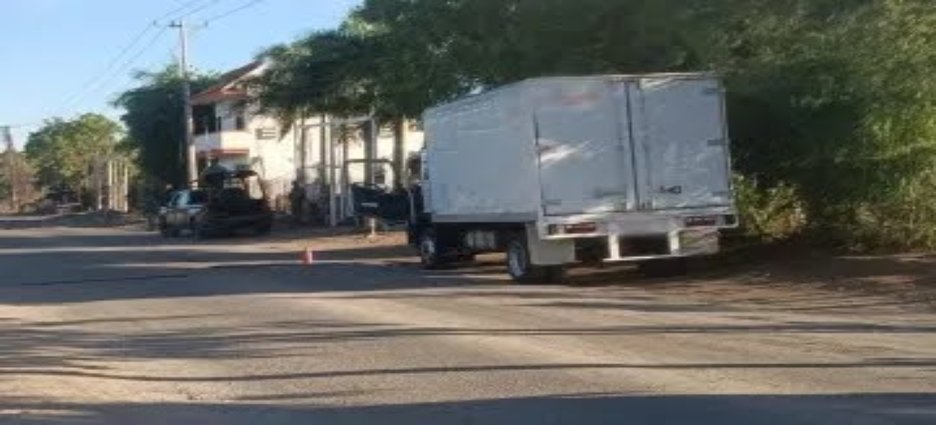 Atacan a balazos a chofer de camión de carga en la salida norte de Culiacán