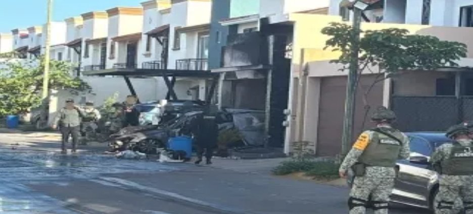 Grupo armado incendia una vivienda en Culiacán tras impactar un vehículo robado