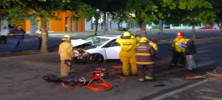Muere automovilista tras chocar contra una palmera en el Malecón Viejo de Culiacán