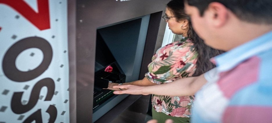 Alertan en Sinaloa por fraude en cajeros automáticos; delincuentes cambian tarjetas a usuarios